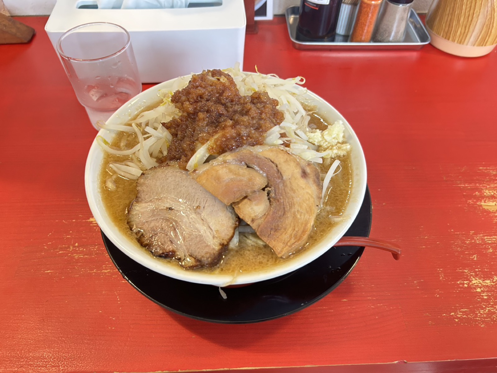 札幌豚研究所（豚研）こってりアブラ好き男子が通う札幌大学前のG系ラーメン｜高校生・大学生の学割ランチに