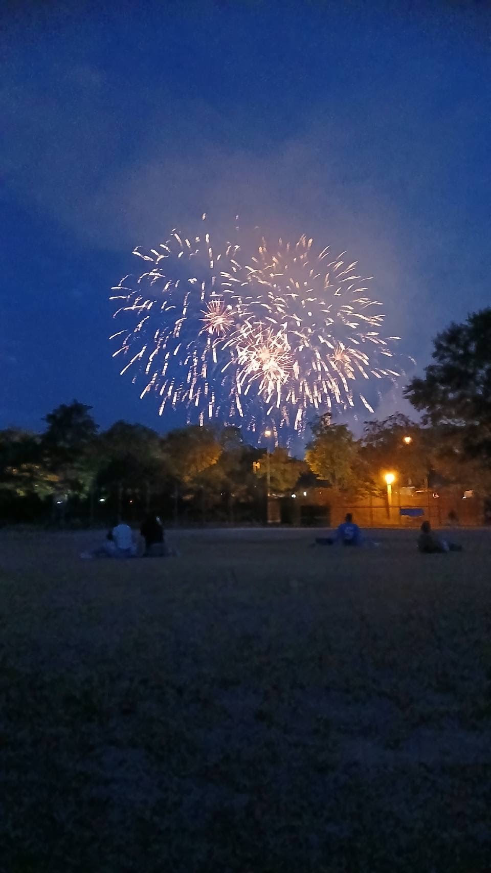 真駒内花火大会・芝生から鑑賞