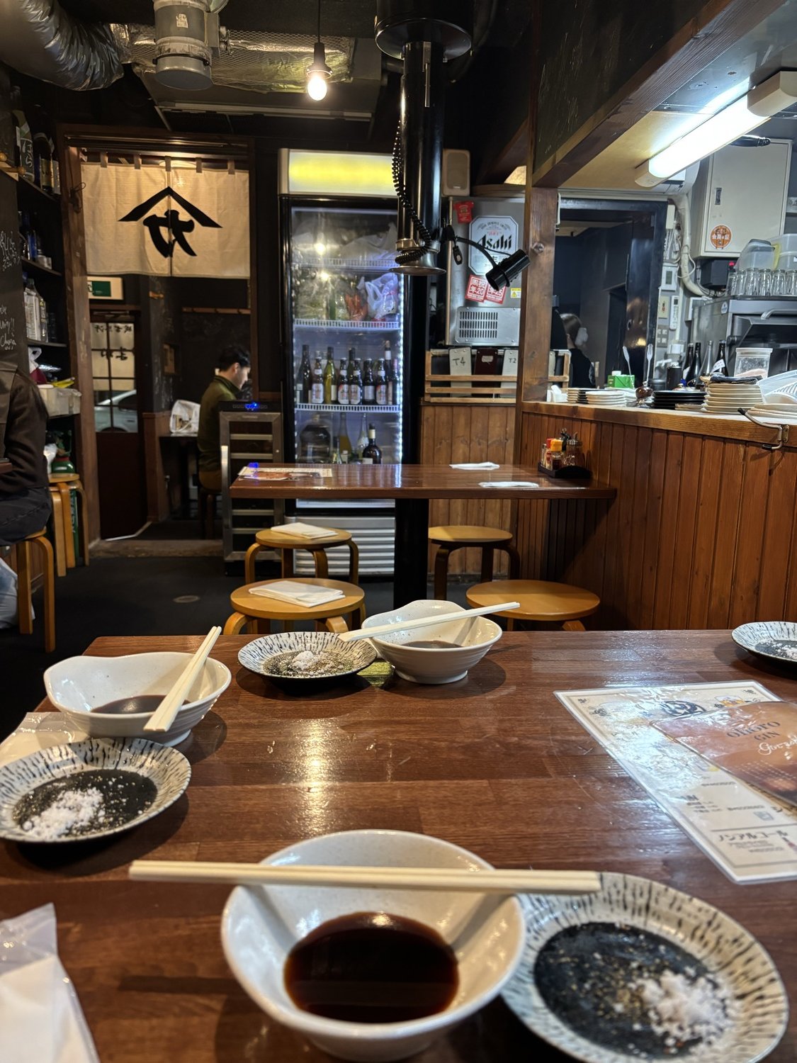 炭焼き成吉思汗やまかの店内の様子