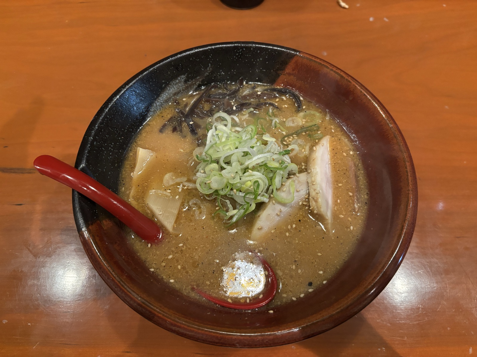 吉山商店 実食レビュー｜焙煎ごまみそが香ばしい札幌駅直結の一杯・おひとり様ランチに【ステラプレイス6F】