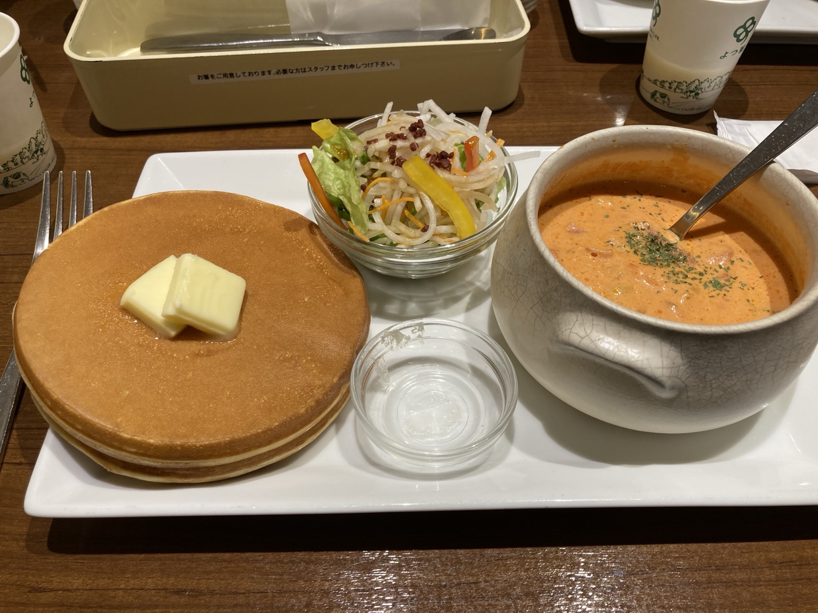 よつ葉ホワイトコージ札幌ステラプレイス店｜昔ながらの薄いパンケーキを食べるならここ【メニュー・値段・待ち時間】